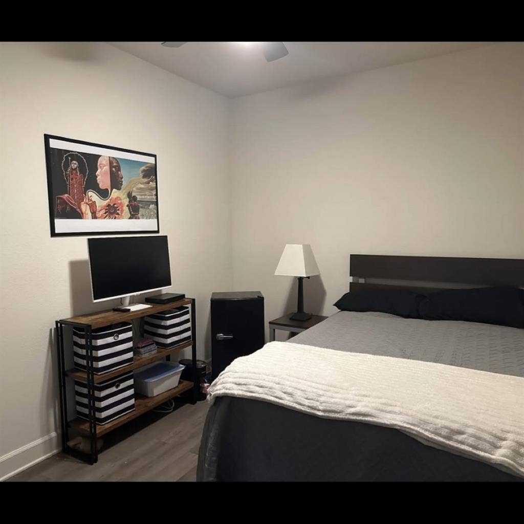 UCF Sublease - all Male Suite