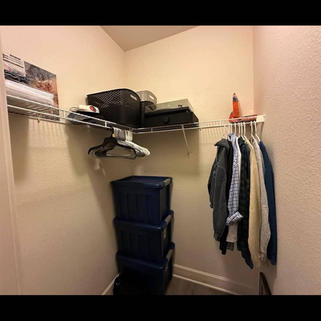 UCF Sublease - all Male Suite