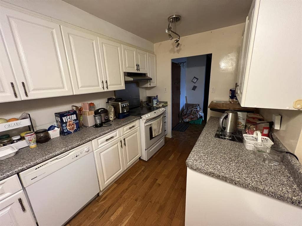 Room in Etobicoke Condo for Rent