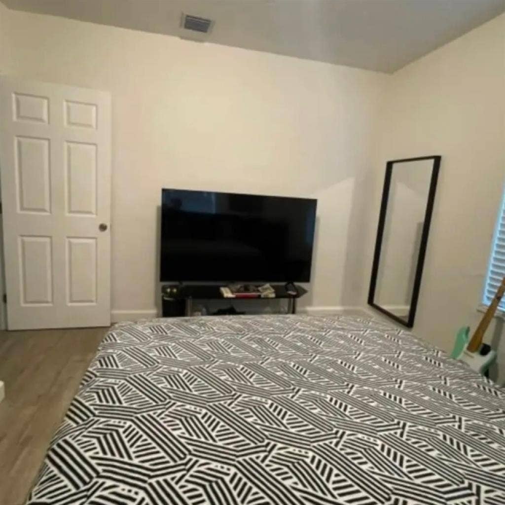 Private room for rent in Midtown