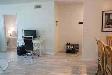 Sunny Spacious 1 bed Hallandale Bch