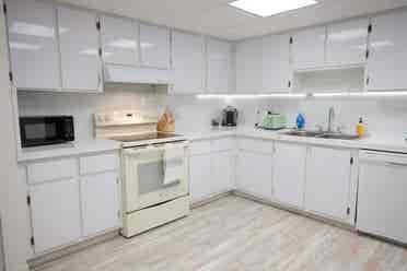 Sunny Spacious 1 bed Hallandale Bch