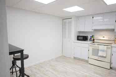 Sunny Spacious 1 bed Hallandale Bch