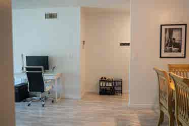 Sunny Spacious 1 bed Hallandale Bch