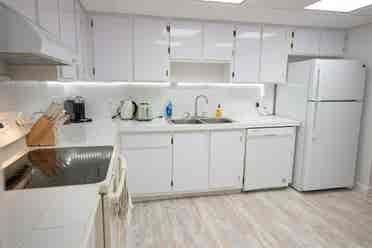 Sunny Spacious 1 bed Hallandale Bch