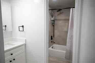 Sunny Spacious 1 bed Hallandale Bch