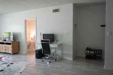 Sunny Spacious 1 bed Hallandale Bch