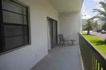 Sunny Spacious 1 bed Hallandale Bch