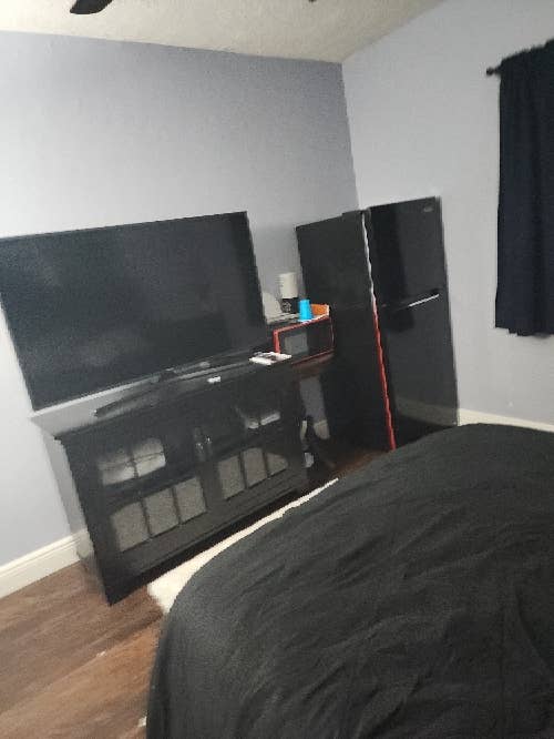 1 Room with comes furnished