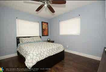 1 Room with comes furnished