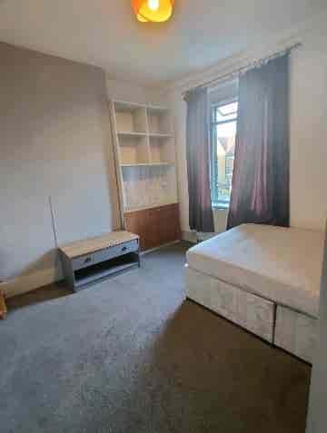 Furnished double bedroom available