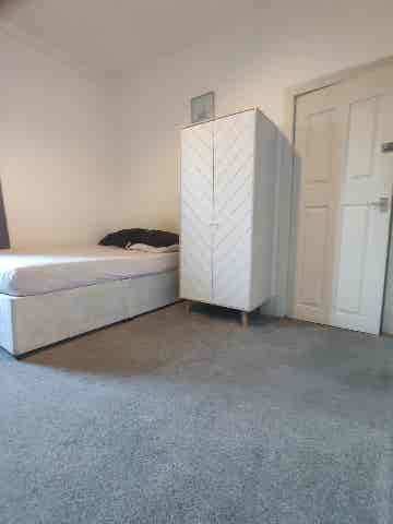 Furnished double bedroom available