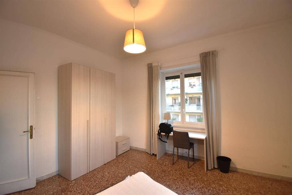 Big single room in shared apartment