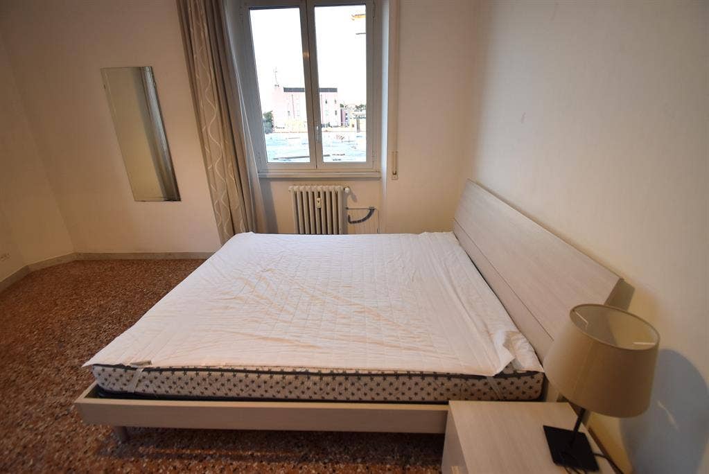 Big single room in shared apartment