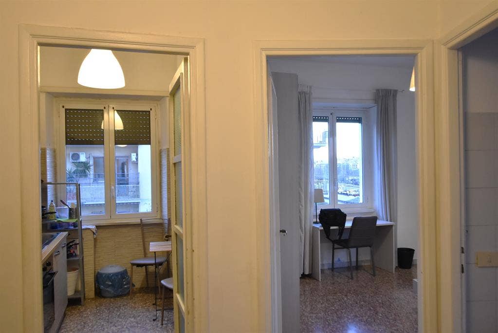 Big single room in shared apartment