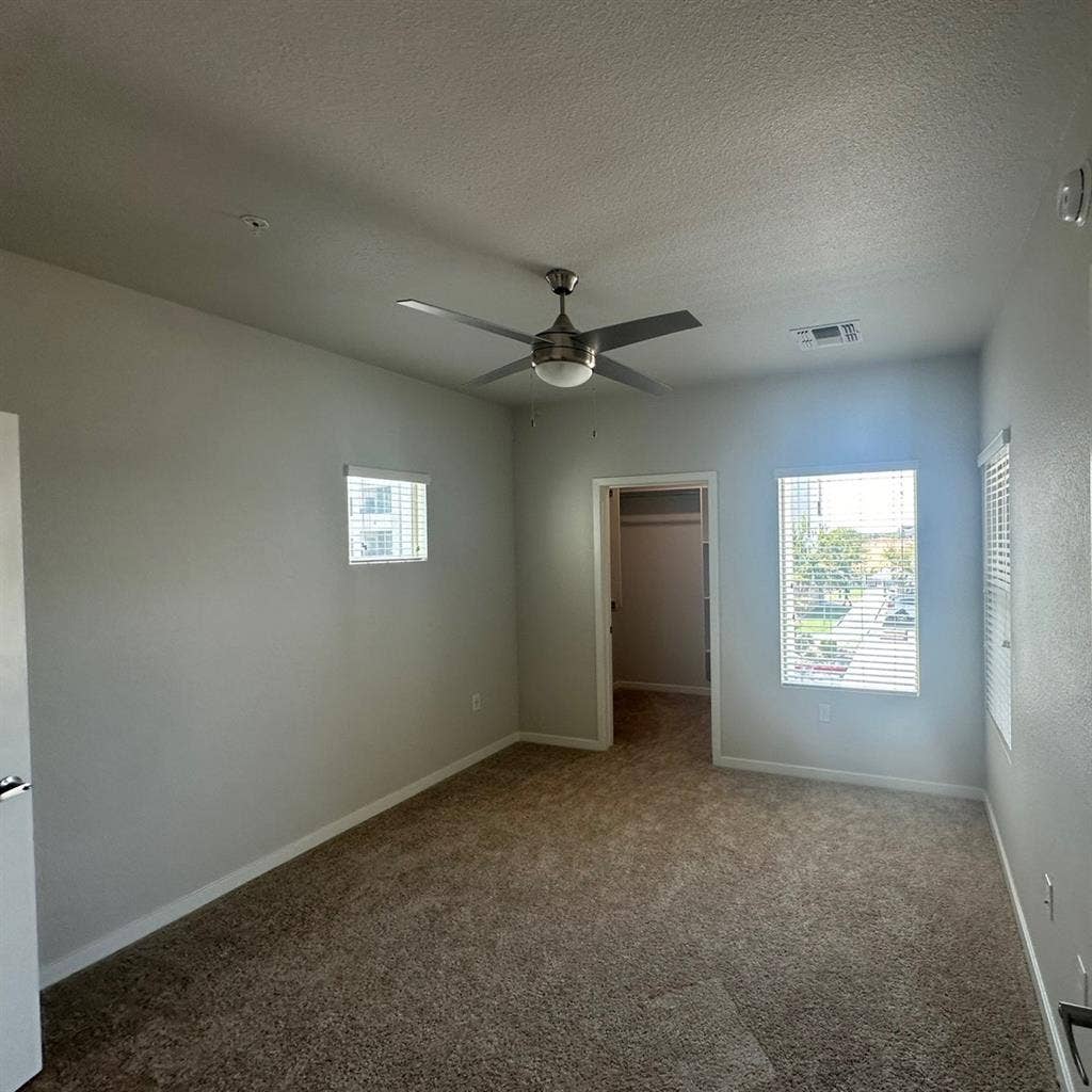 Room for rent $+ utilities