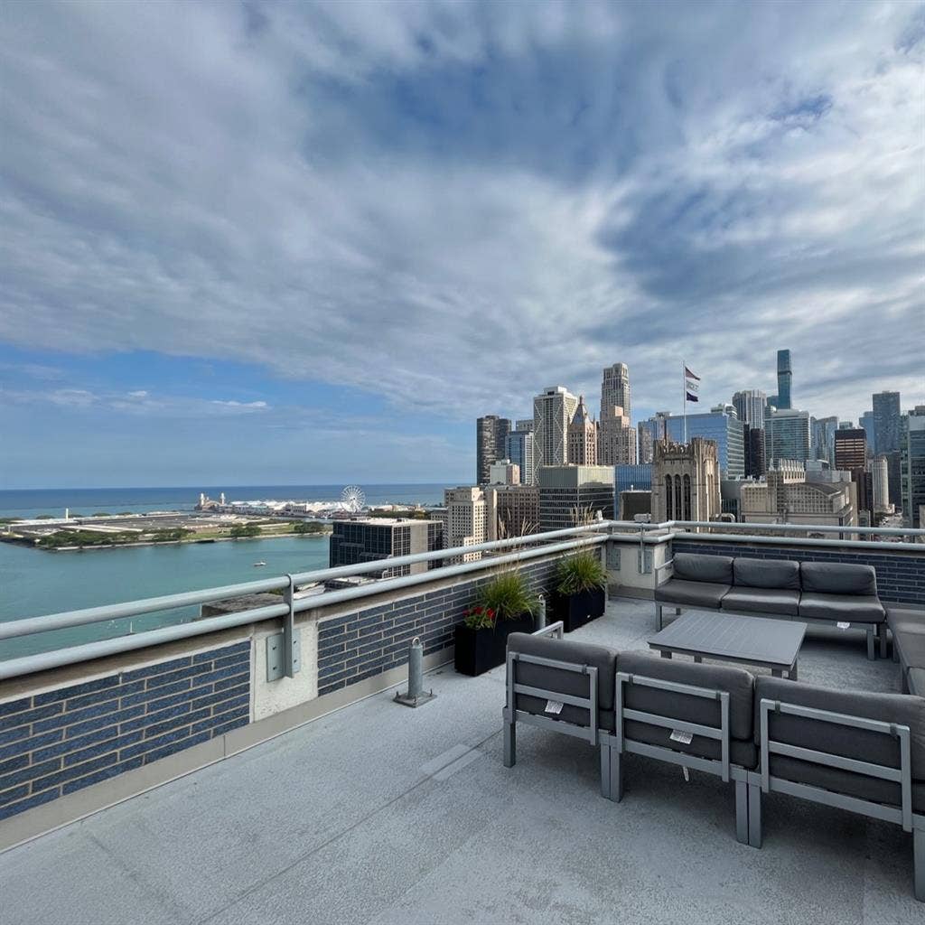 Room to rent in Streeterville