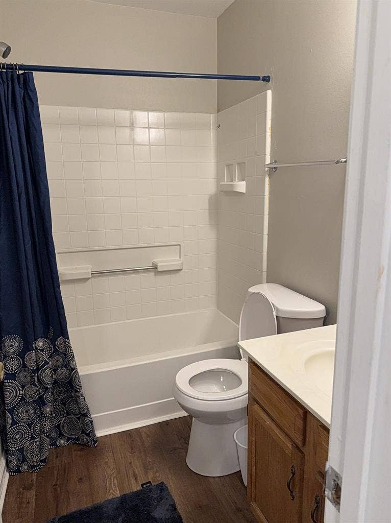 Private room bath/walk in closet