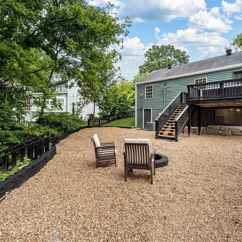 PRIVATE FLOOR OF 3 BED HOUSE