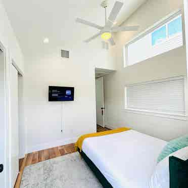 Bedroom with private bathroomm