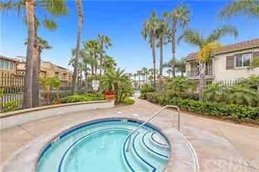 Shared Townhouse 1 block from beach