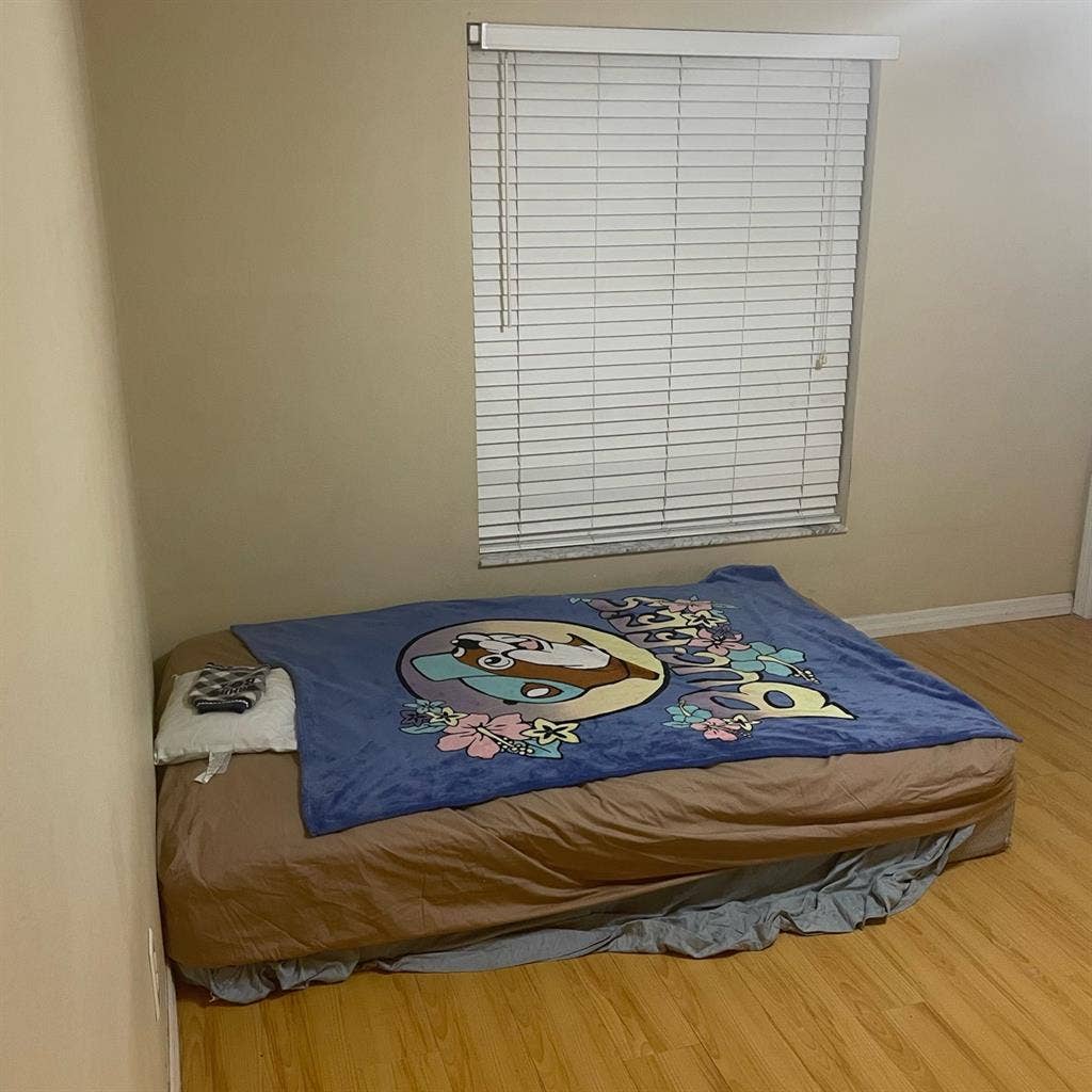 Master bedroom for rent