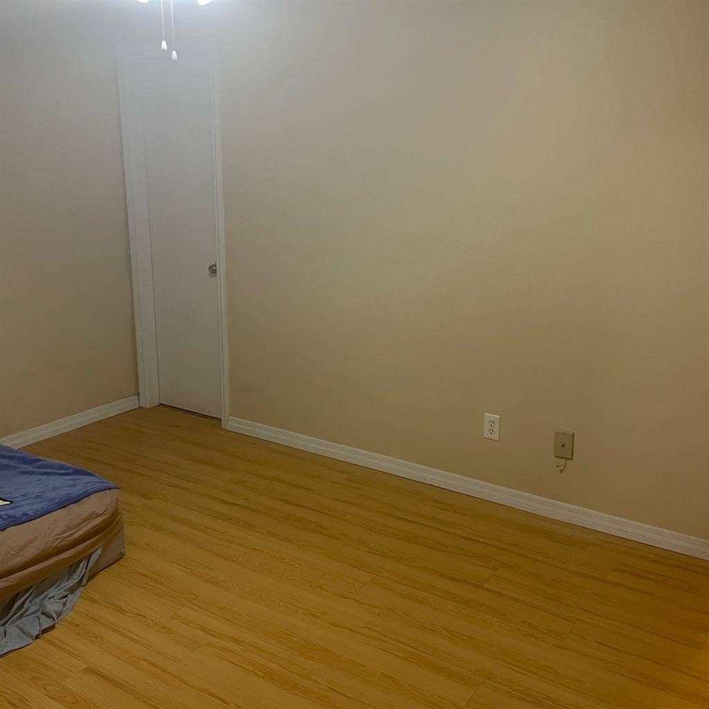 Master bedroom for rent