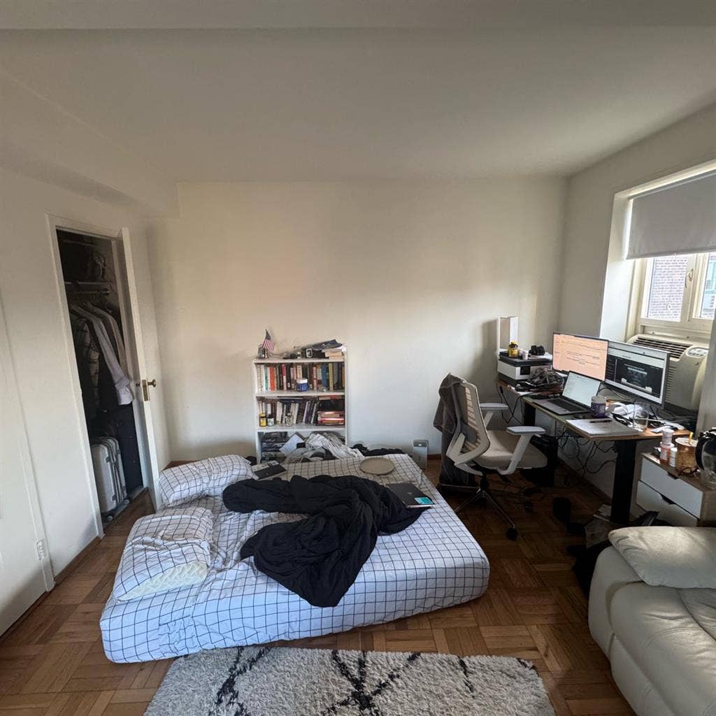 Looking for a roommate in Stuytown