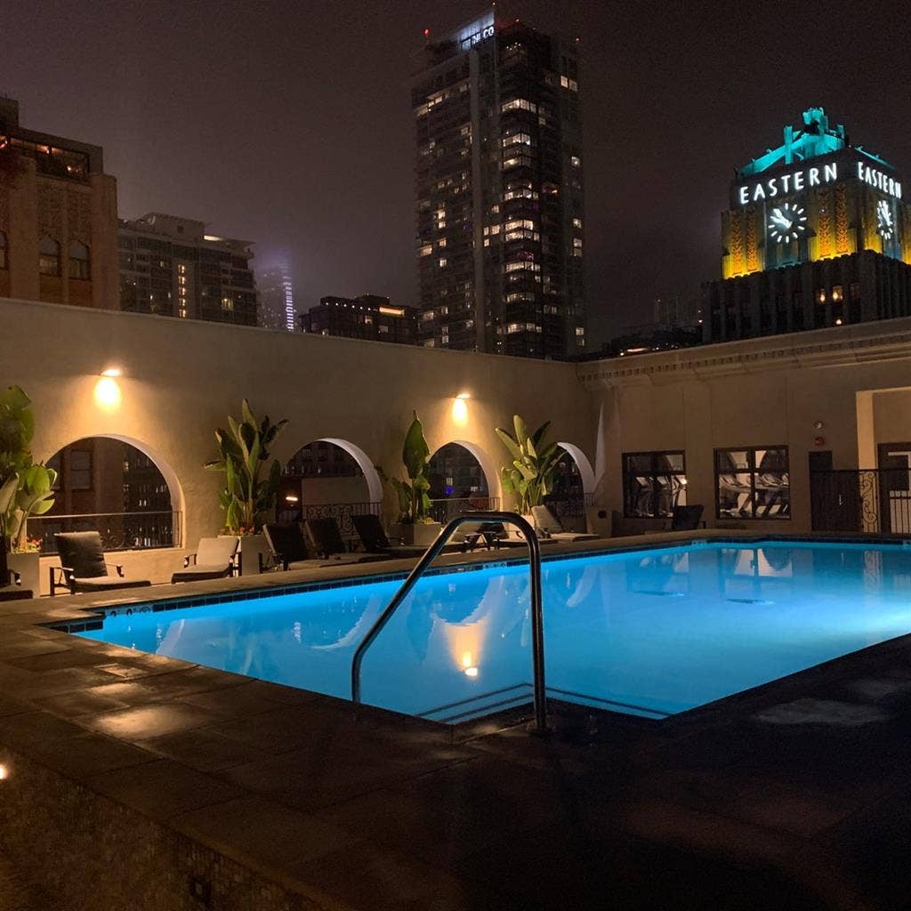 Private room and bath in DTLA!