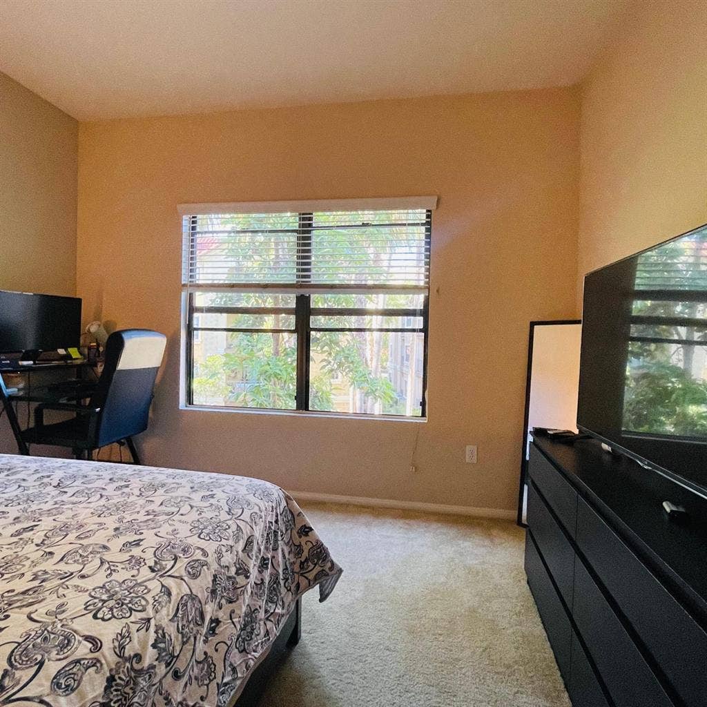 Room available in Mission Valley!