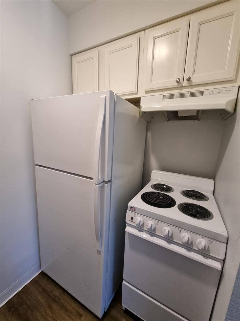 Subleasing 1 bedroom apartment