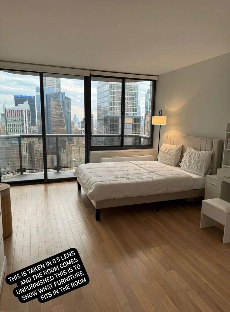 Super Spacious Flex Room in Midtown