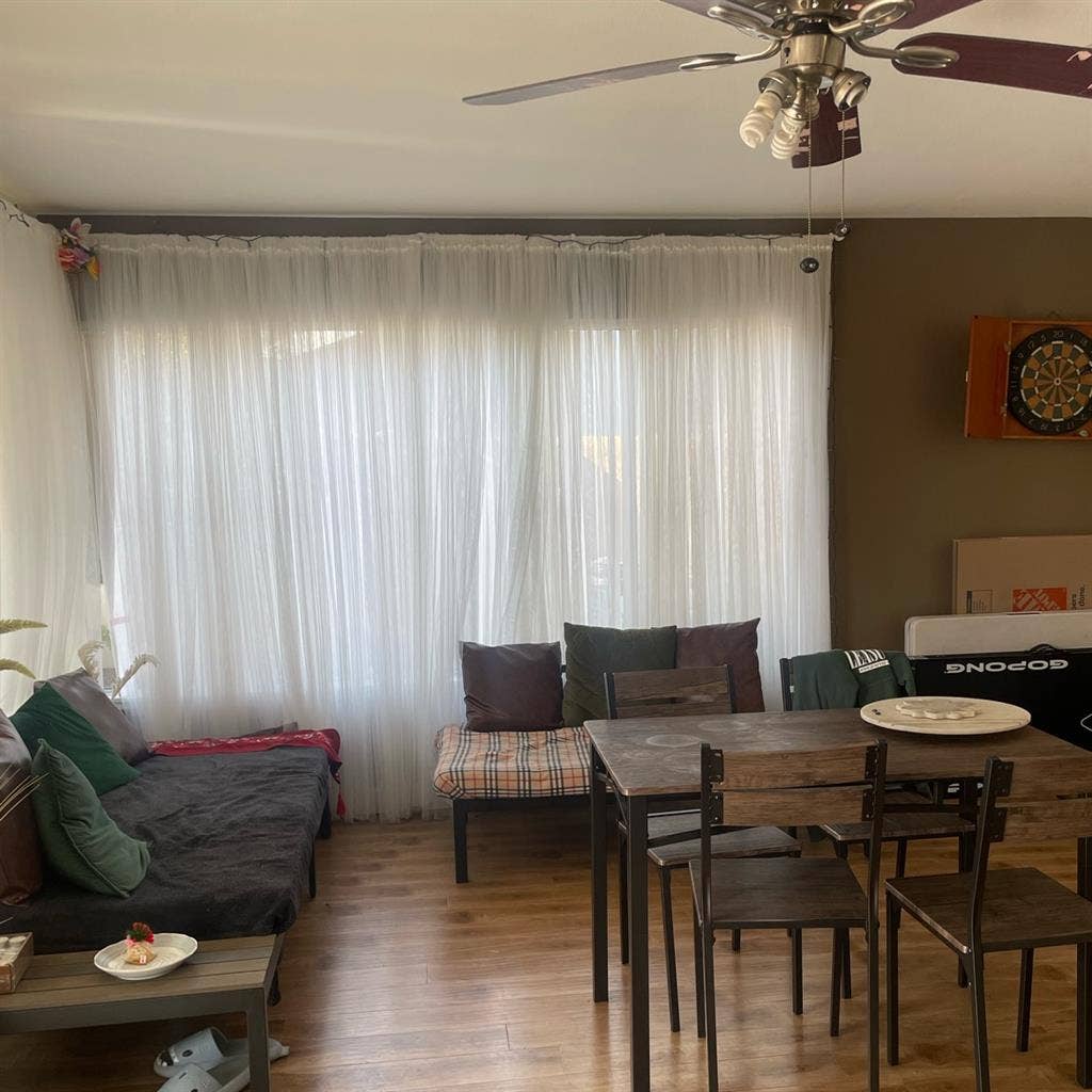 Room for rent in Irvine, CA.