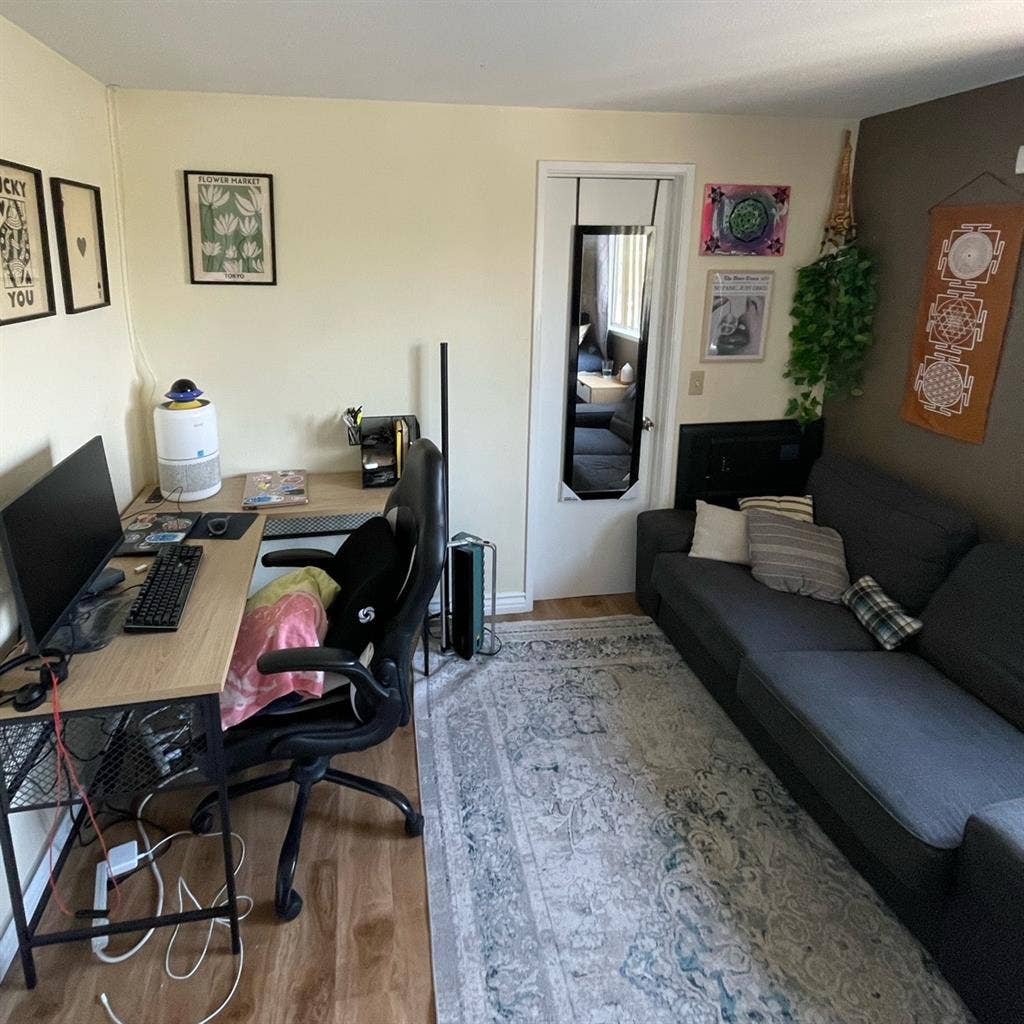 Room for rent in Irvine, CA.