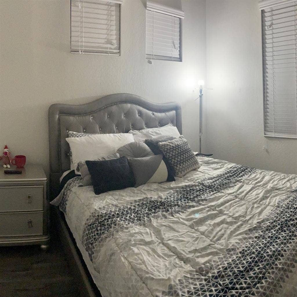 Room for rent in North Phoenix