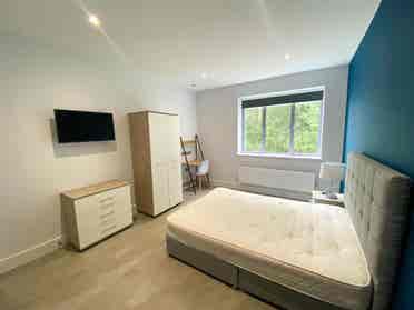 ROOM WITH EN-SUITE