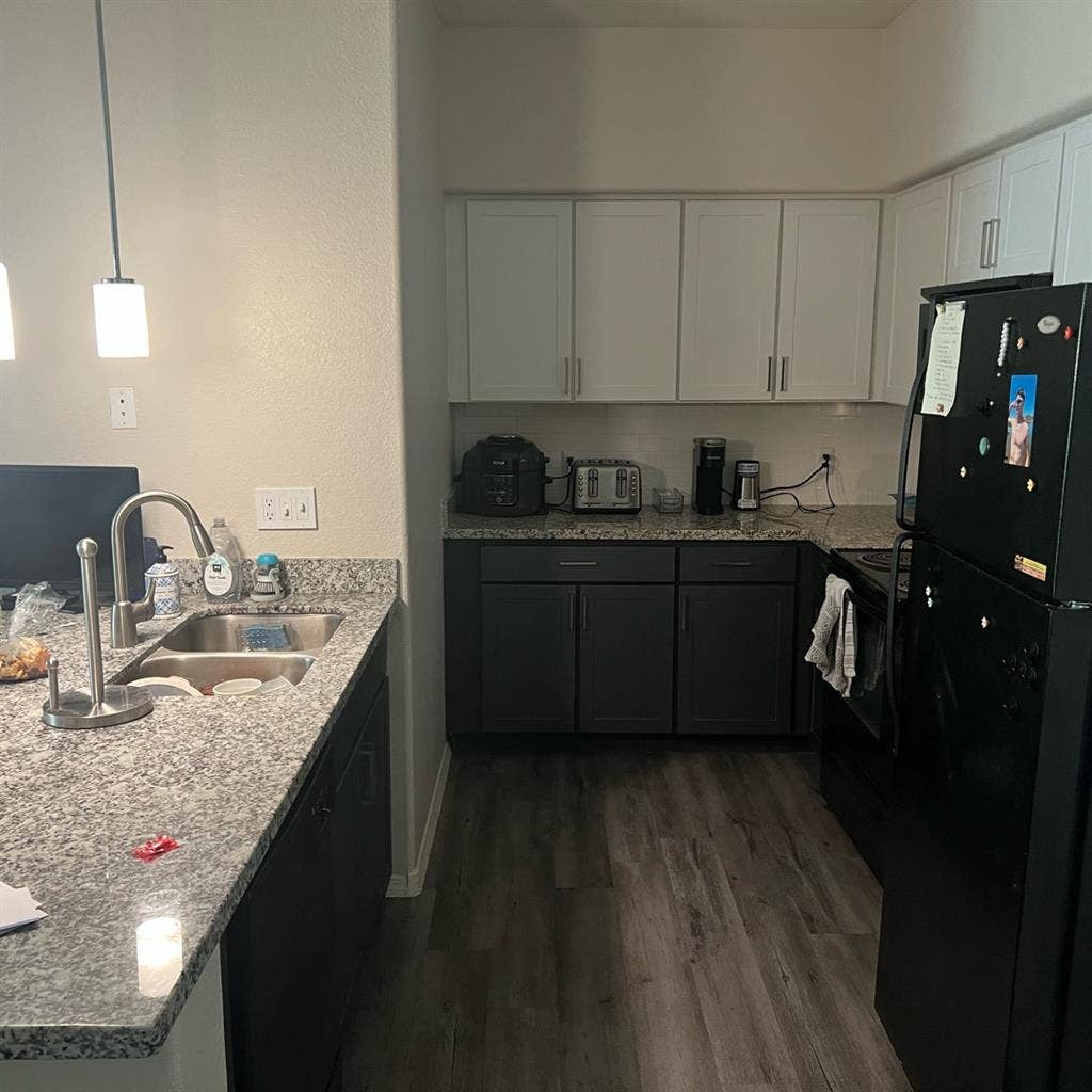 Looking for roommate male/female