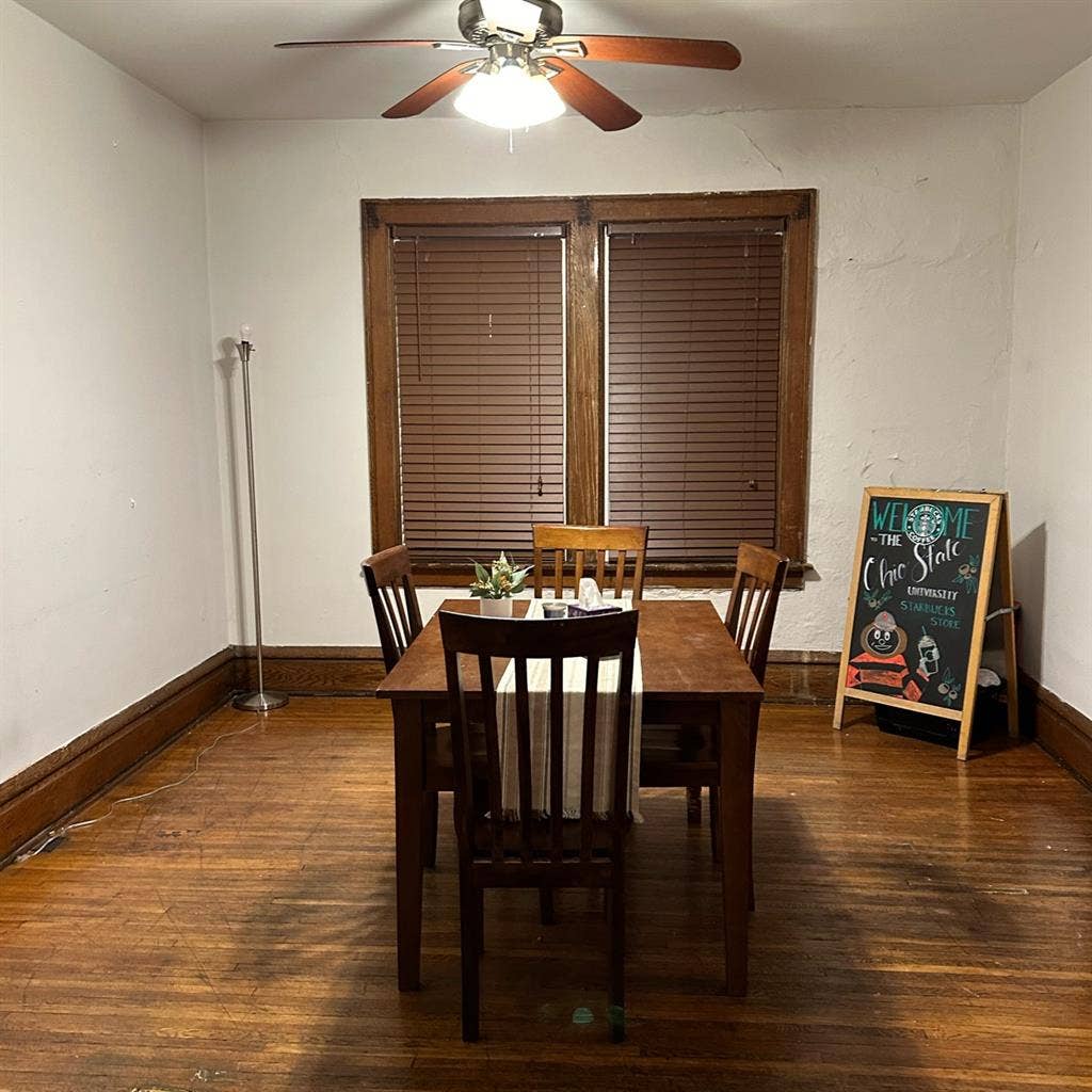 Looking for roommate