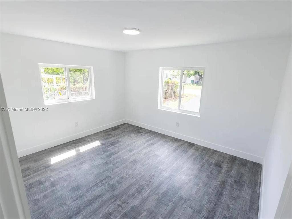 Large Room in North Miami