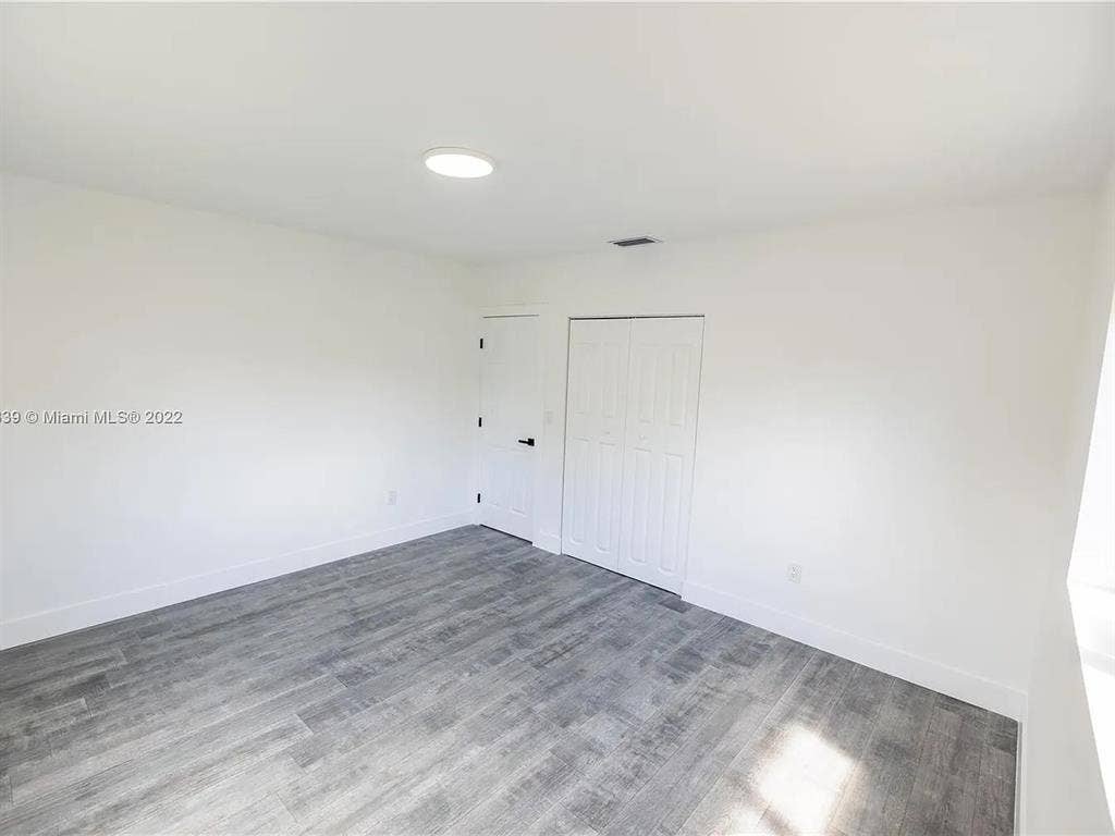 Large Room in North Miami