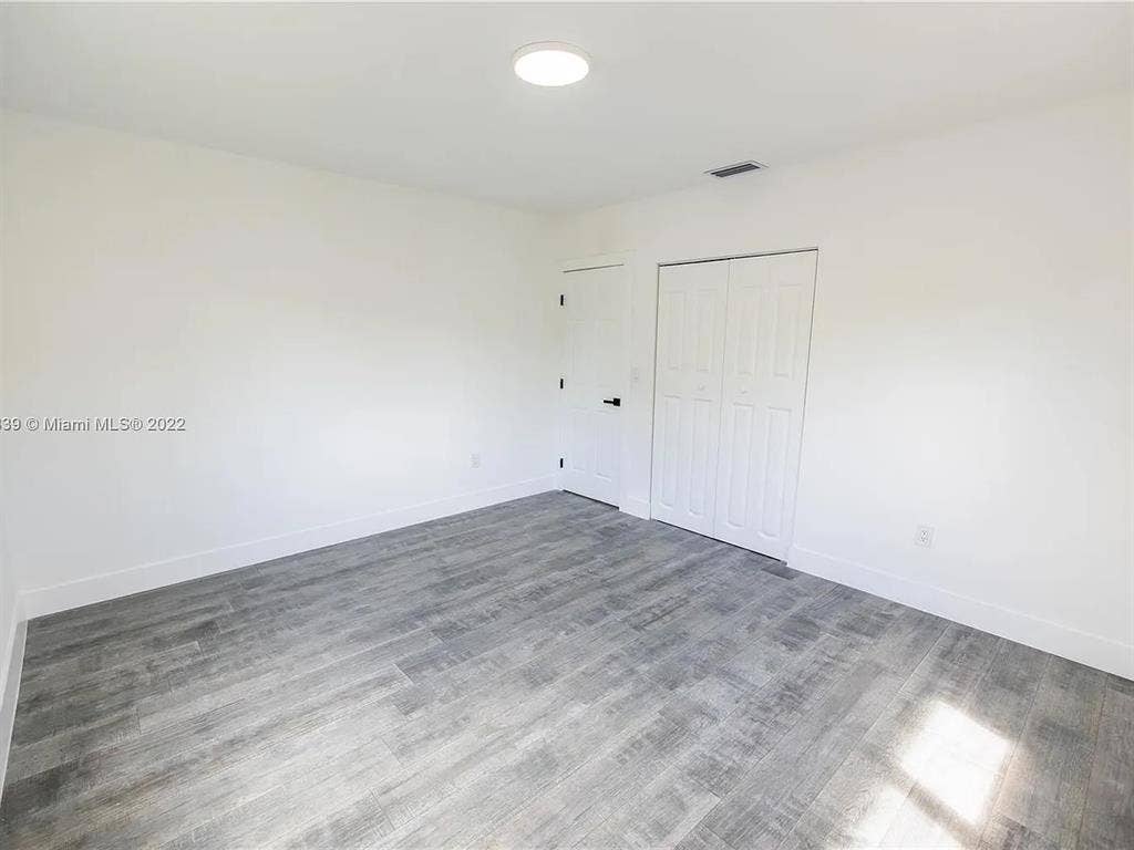 Large Room in North Miami