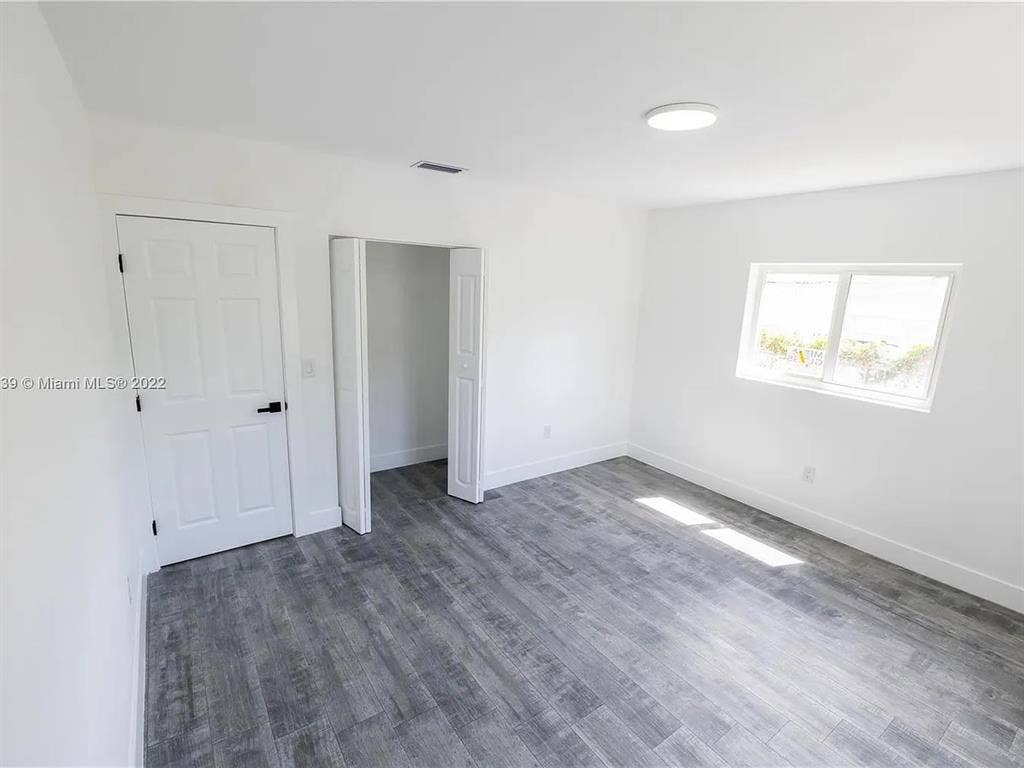 Large Room in North Miami