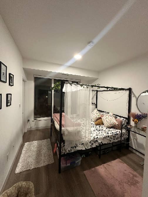 Room for rent - female roommate