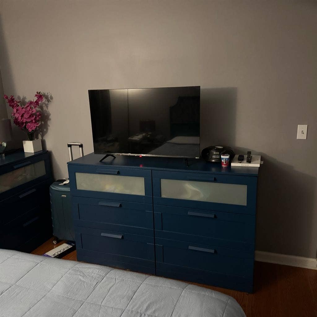 1 Furnish bedroom with 1 br .