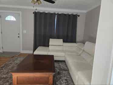 Defuniak Room to rent