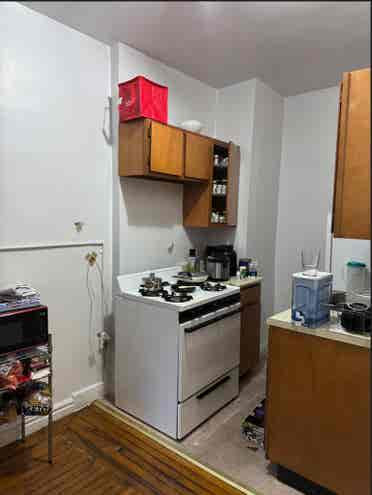 One Bed Apt to share In Jackson Hts