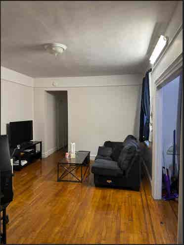 One Bed Apt to share In Jackson Hts