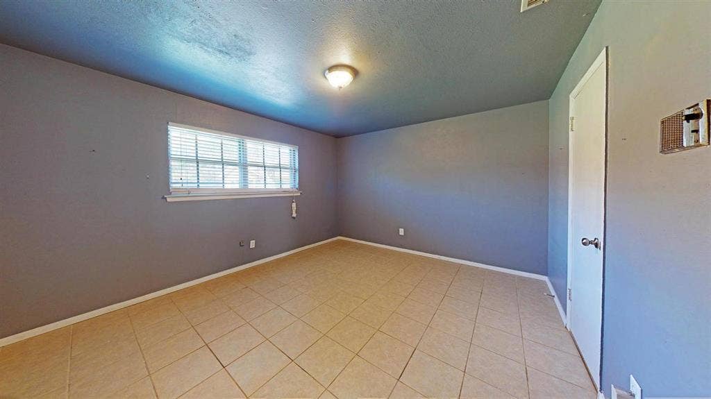 1 BR in Garland