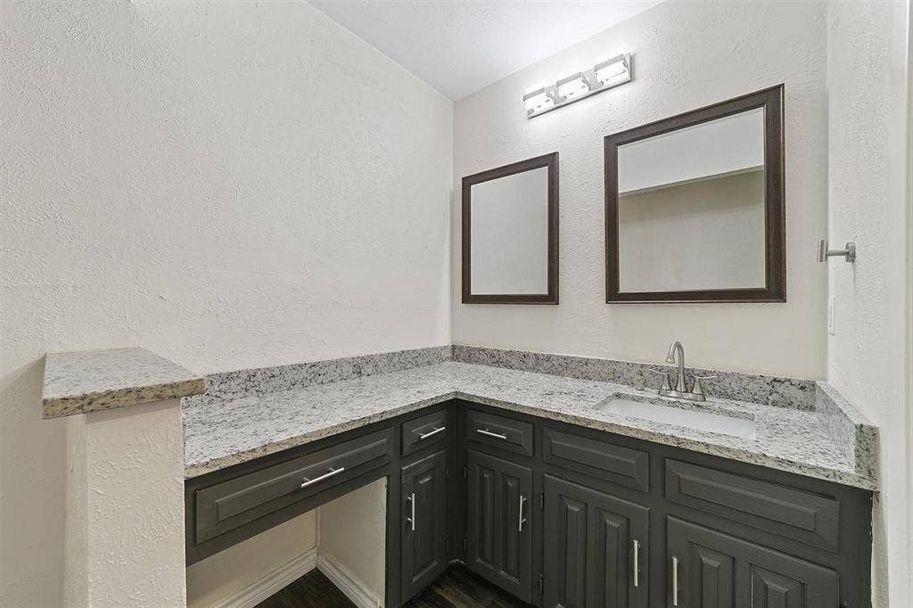 1 BR in DeSoto