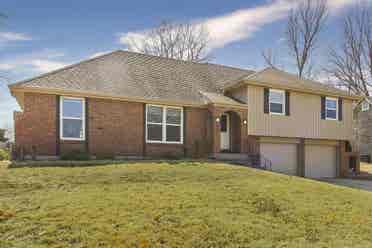 7 BR in Blue Springs